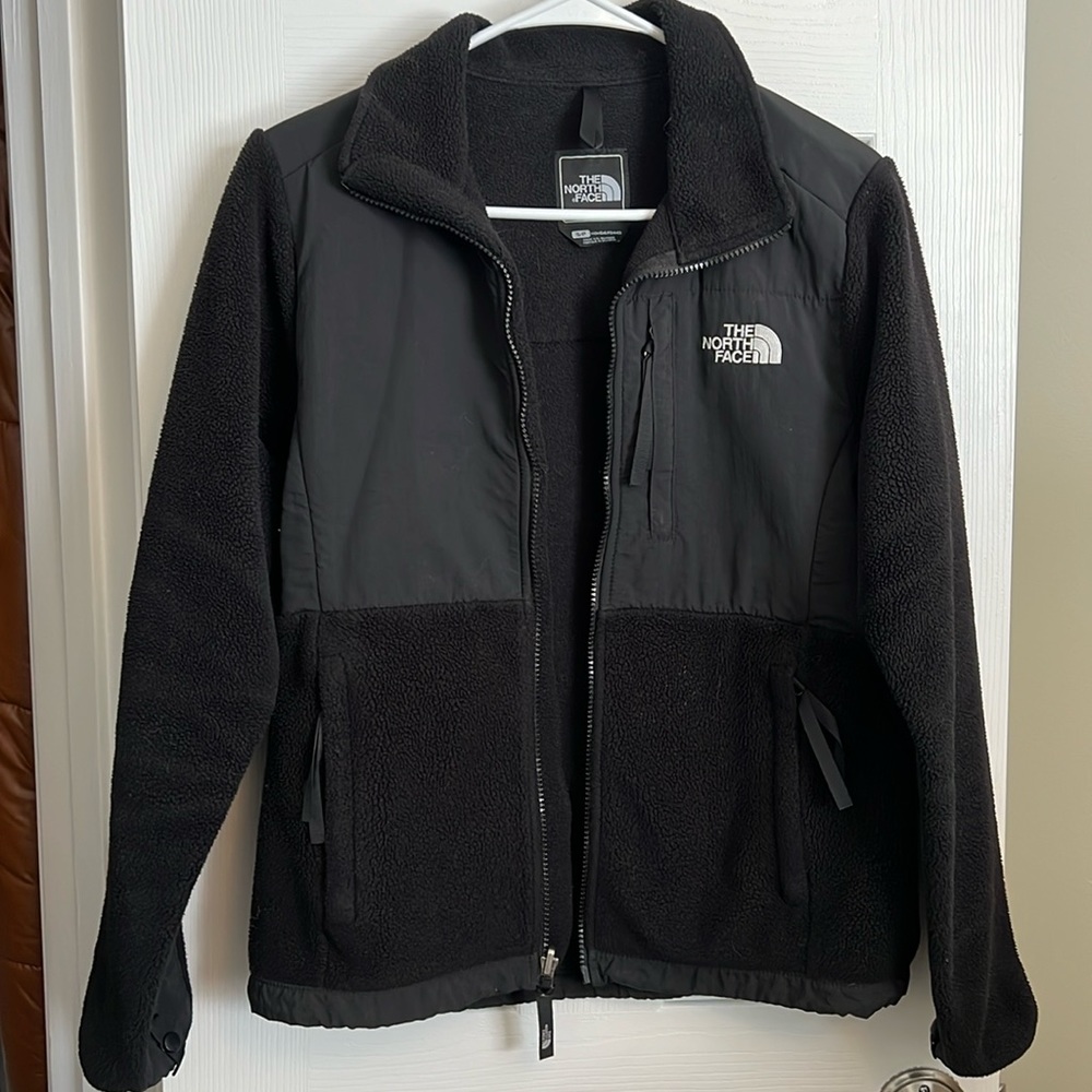 Northface black denali jacket.